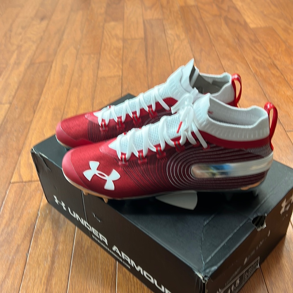 Under Armour Spotlight football cleats